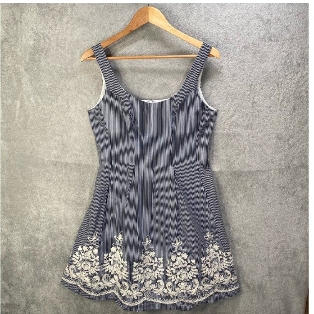 Nine West Seersucker Fit & Flare Dress Size 6 Striped Embroidered Coastal Preppy